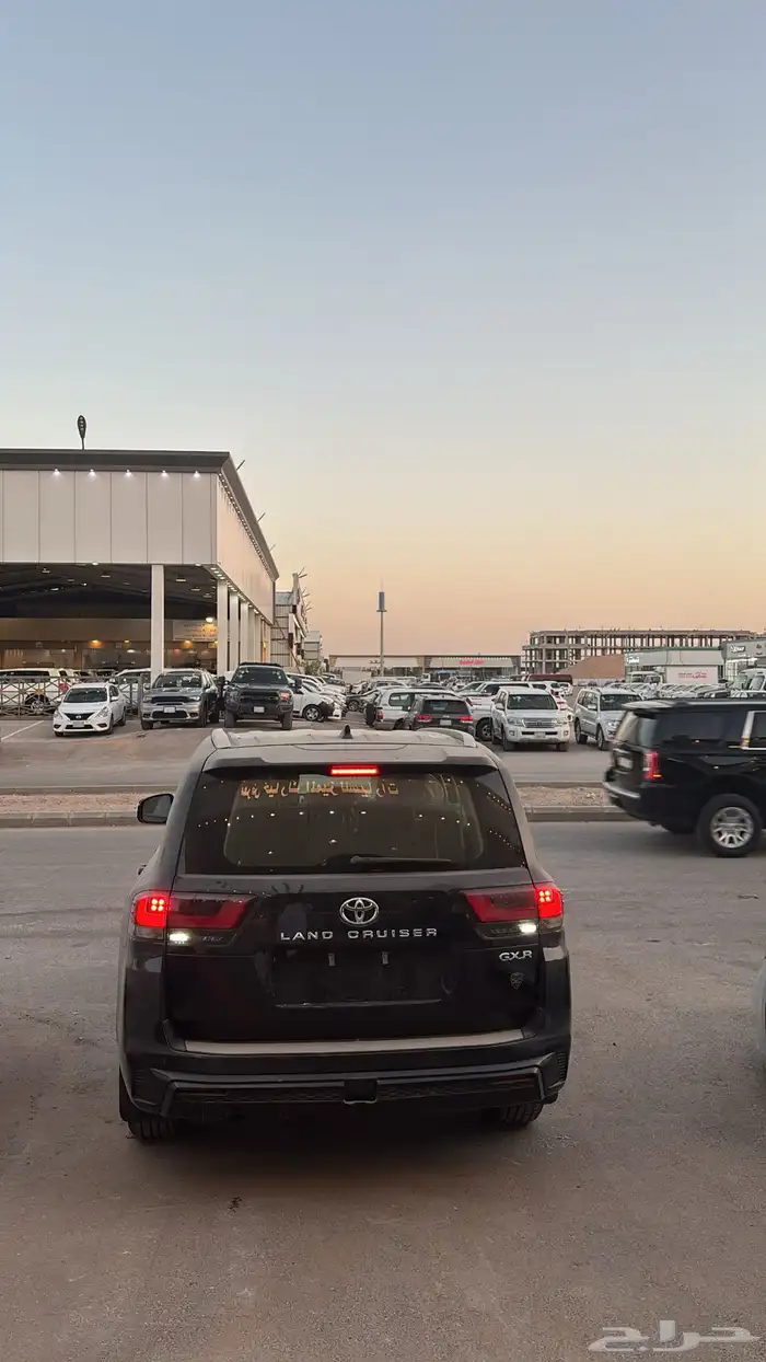 تويوتا لاندكروزر 2025 L5 اسود  ابيض 17
