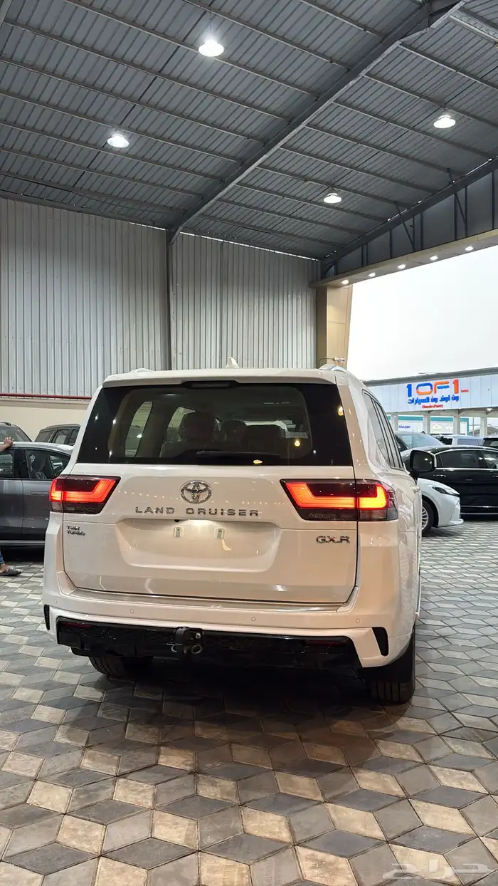 تويوتا لاندكروزر 2025 L5 اسود  ابيض 0