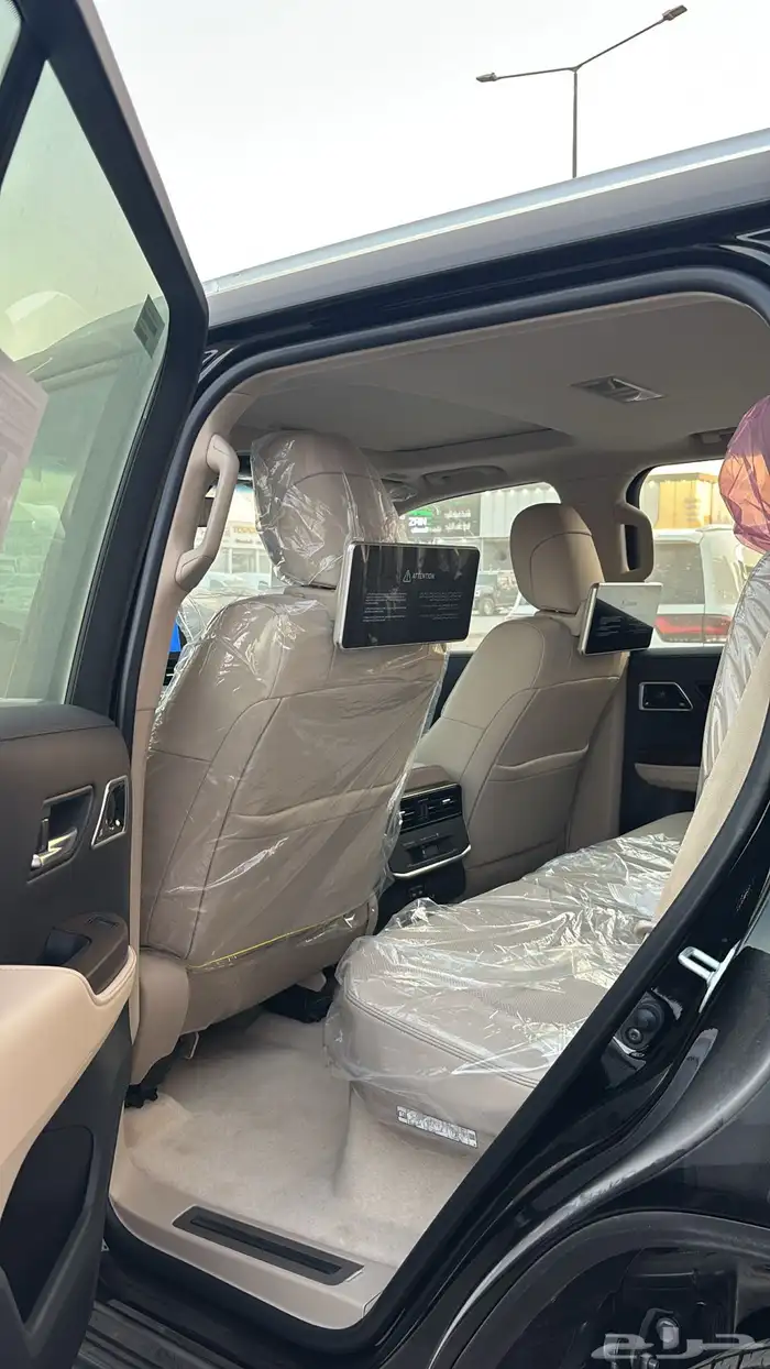 تويوتا لاندكروزر 2025 L5 اسود  ابيض 10