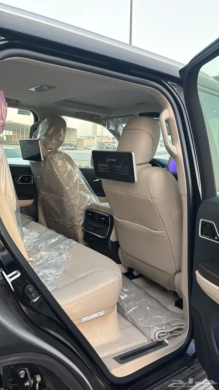 تويوتا لاندكروزر 2025 L5 اسود  ابيض 14