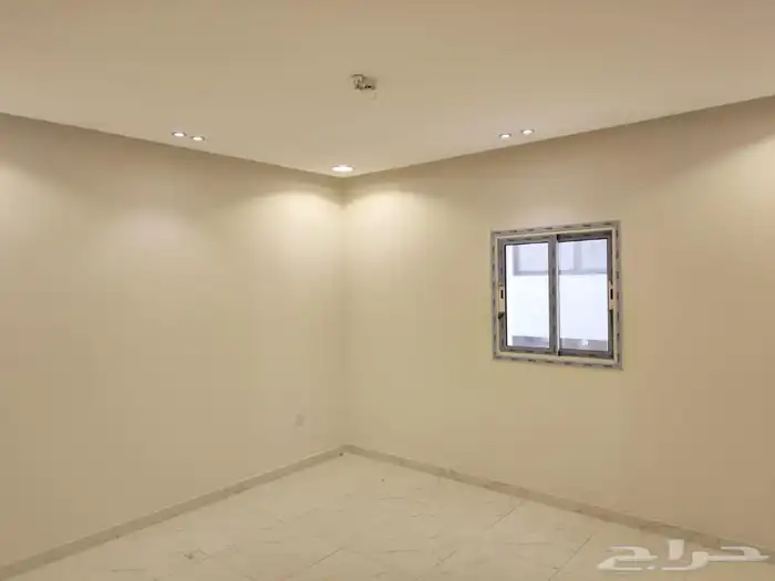 شقة للايجار بمدخلين في الفردوس 3