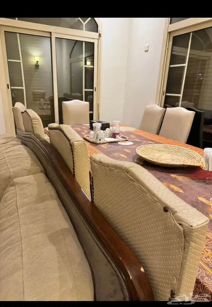 طاولة طعام كبيرة 0