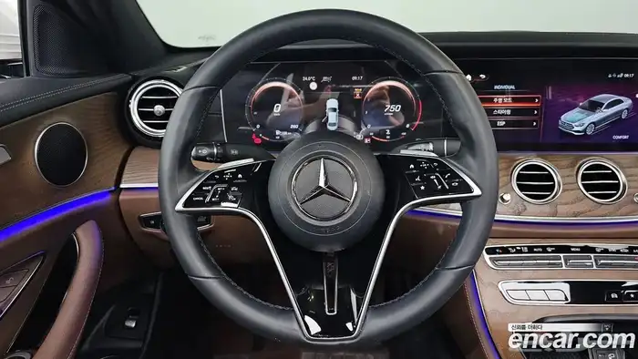 مرسيدس بينز E250 E-Class Exclusive 2023 12