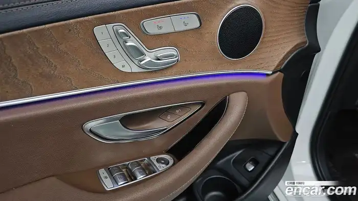 مرسيدس بينز E250 E-Class Exclusive 2023 16