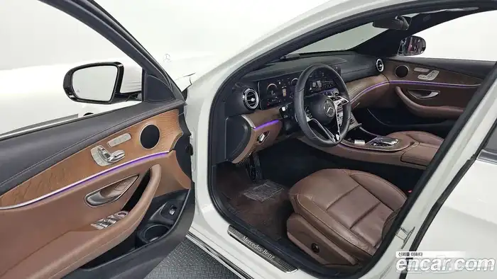 مرسيدس بينز E250 E-Class Exclusive 2023 11