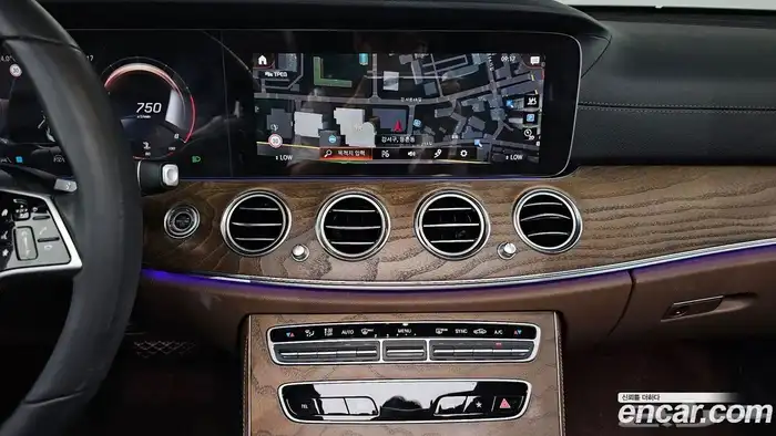 مرسيدس بينز E250 E-Class Exclusive 2023 13