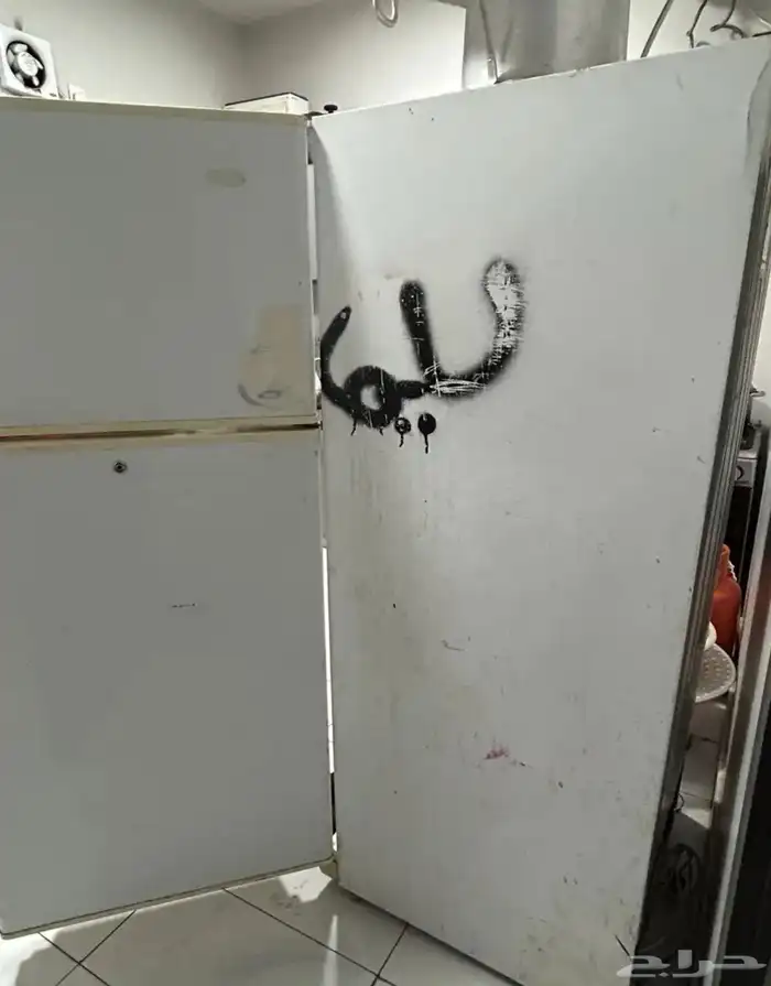 ثلاجة كبيرة للبيع مستعجل و يوجد توصيل   بسعر رمزي 3