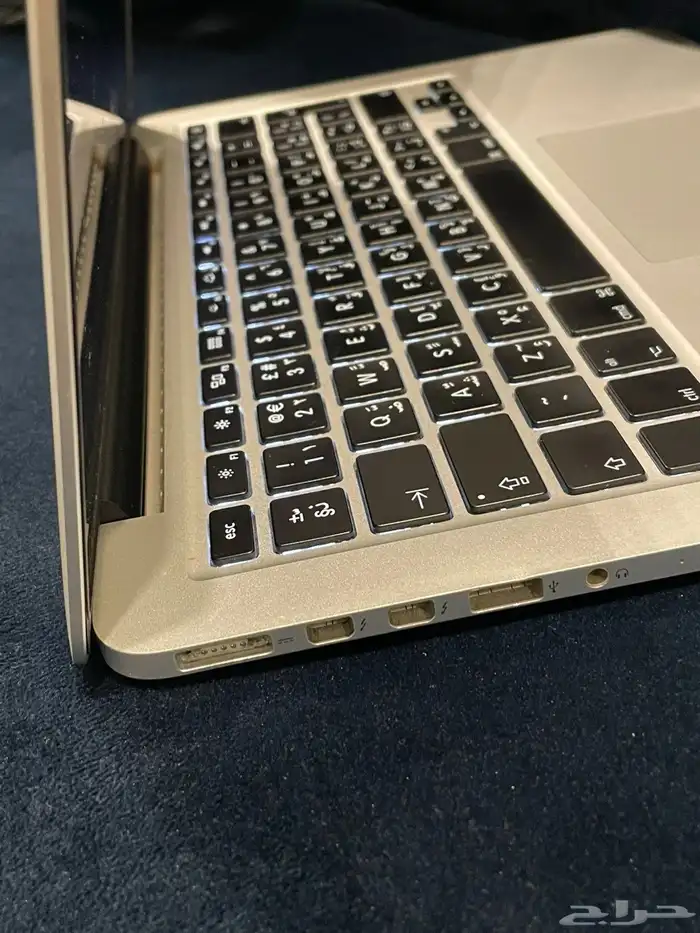 ماك بوك برو سنه2015حجم الشاشه13المميزات منفذينThunderbolt2 3