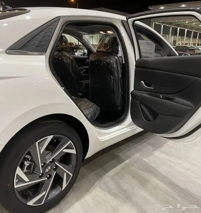 هيونداي انترا كمفورت 2025 ابيض   بحري 21