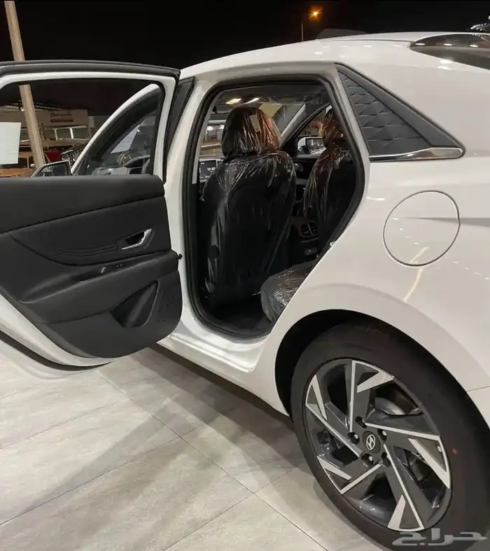 هيونداي انترا كمفورت 2025 ابيض   بحري 14