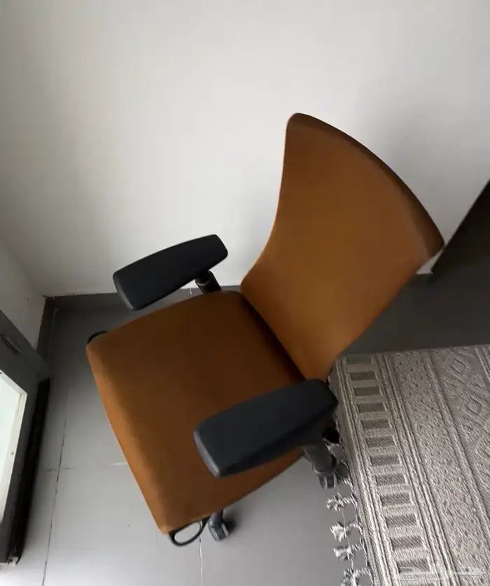 للبيع كرسي هيرمان ميلر ايمبودي Herman Miller 0
