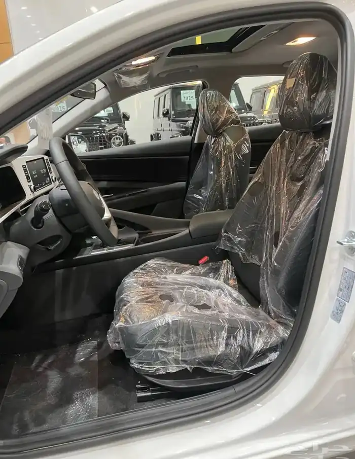 هيونداي انترا كمفورت 2025 ابيض   بحري 18