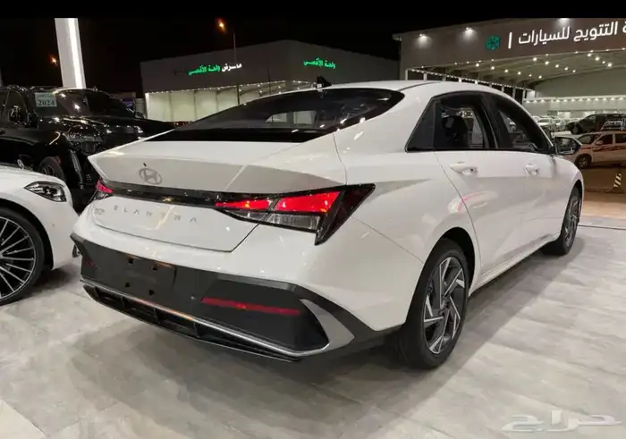 هيونداي انترا كمفورت 2025 ابيض   بحري 12