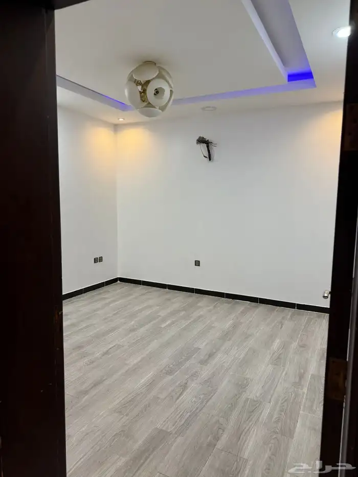 شقة لايجار خمس غرف في النزهة 2