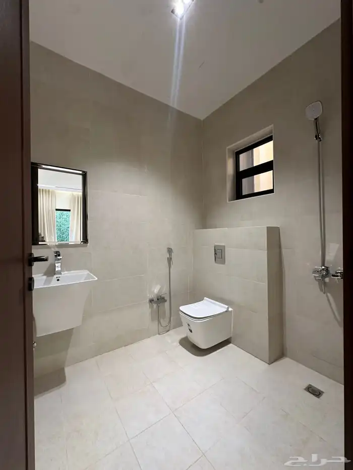 دور ارضي بعكاظ مكيفات راكبه مدخل جراج كلش منعزل 7