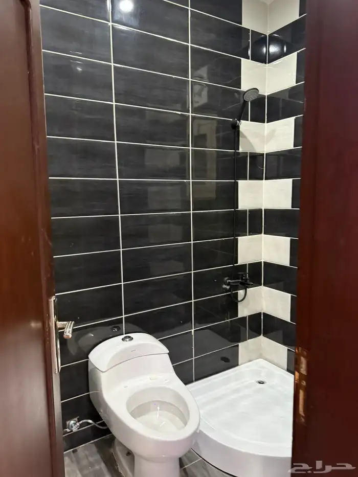 شقة لايجار خمس غرف في النزهة 7