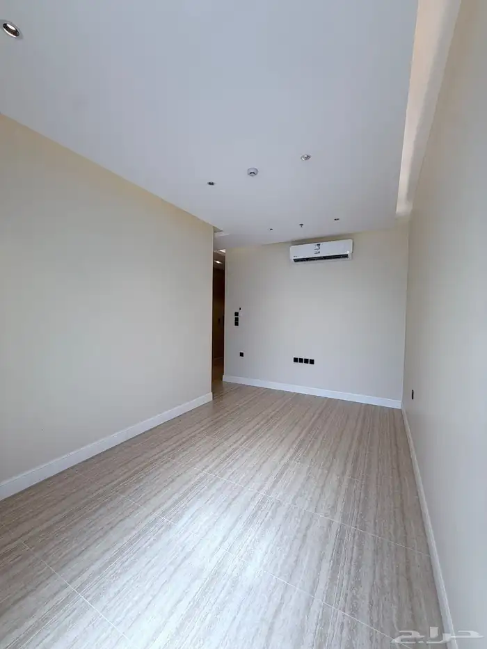 شقة جديدة بتصميم حديث للايجار بحي العارض 2