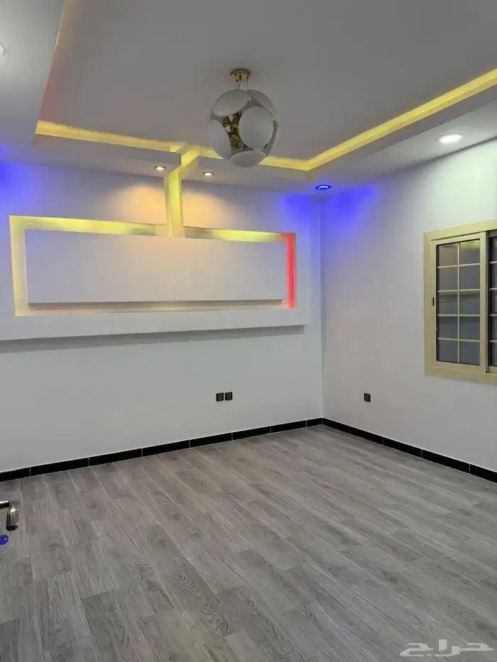 شقة لايجار خمس غرف في النزهة 6