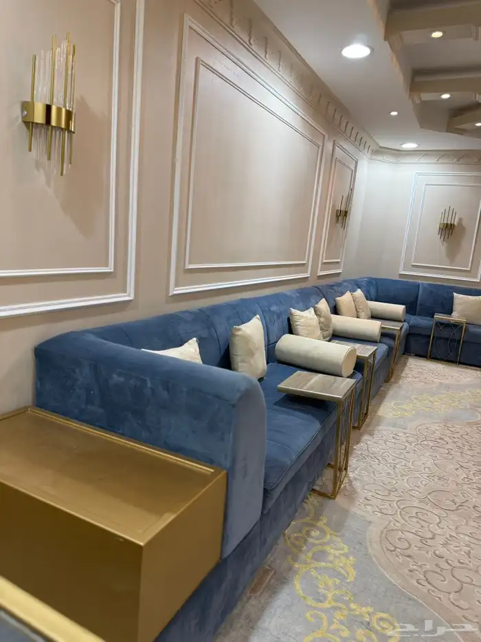 طقم كنب مجلس مع سجاده تركي وطاولات كبيره وخدمه واكسورات 6