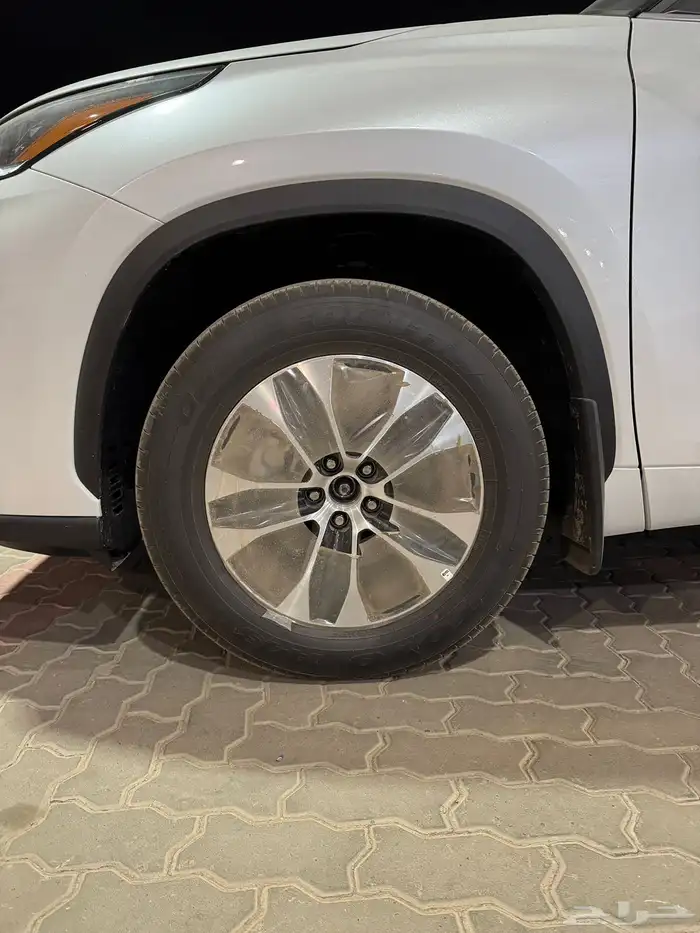 تويوتا هايلاندر GLE 2