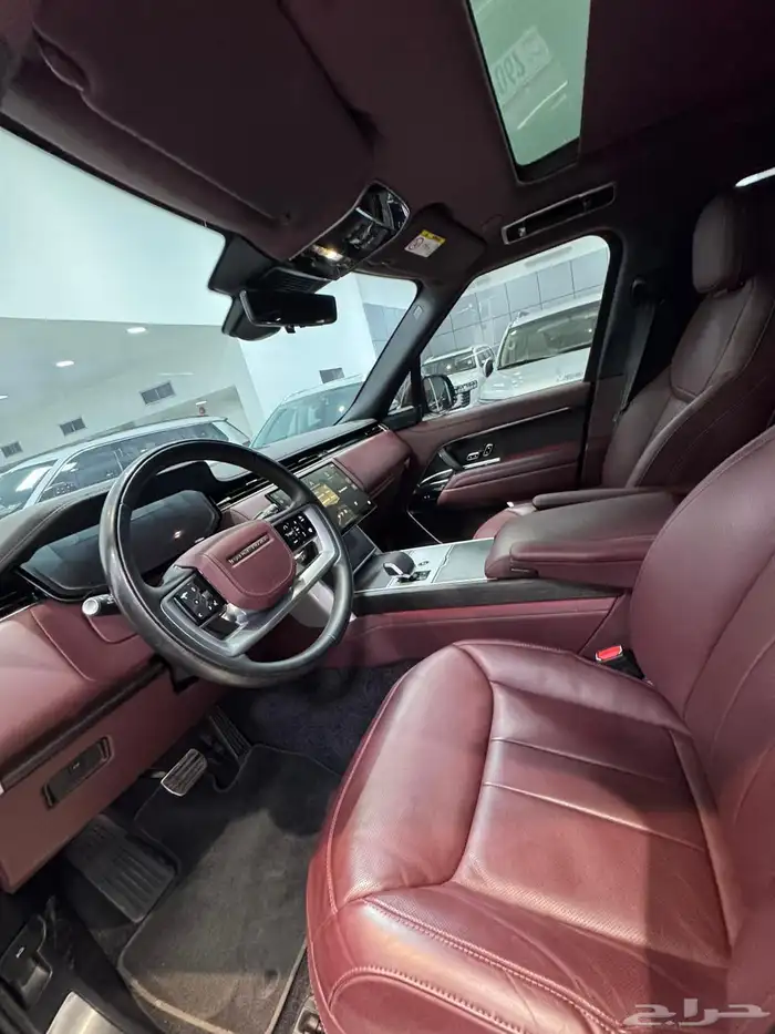 للبيع  رينج روفر فوج HSE موديل 2024 (أسود) 3