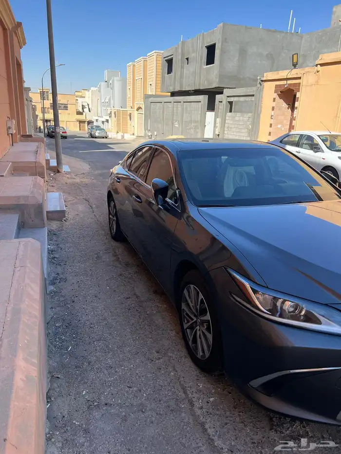 لكزس 2023 ES300h سعودي ممشى 50 الف وارد عبداللطيف جميل 1