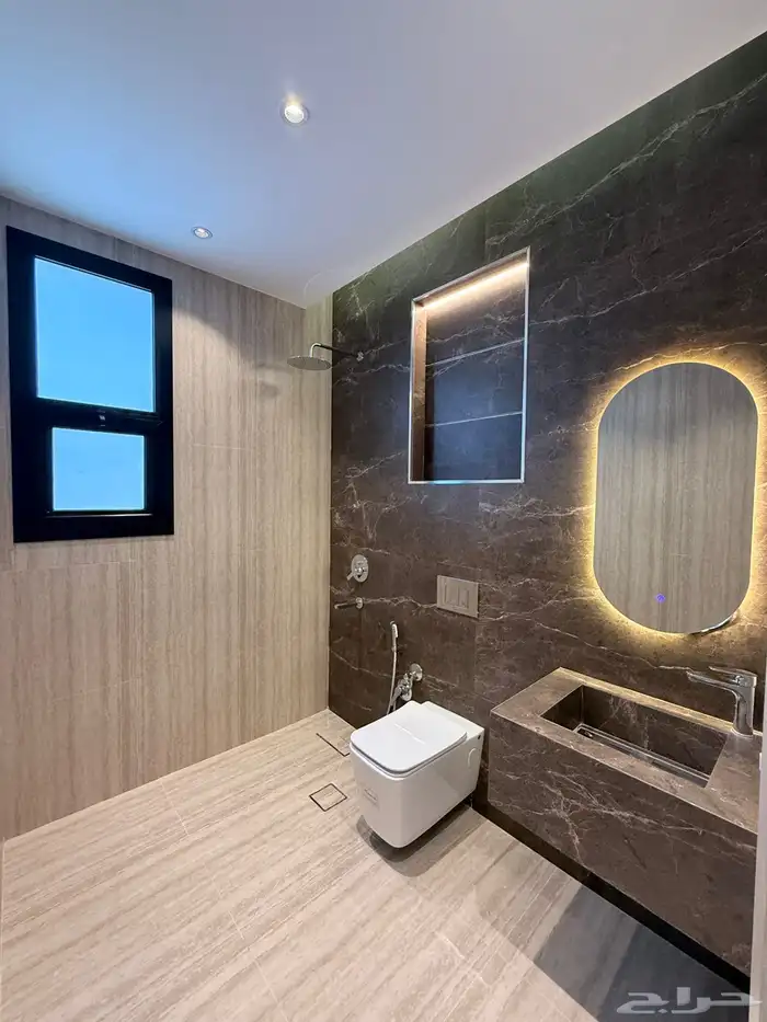 شقة جديدة بتصميم حديث للايجار بحي العارض 5