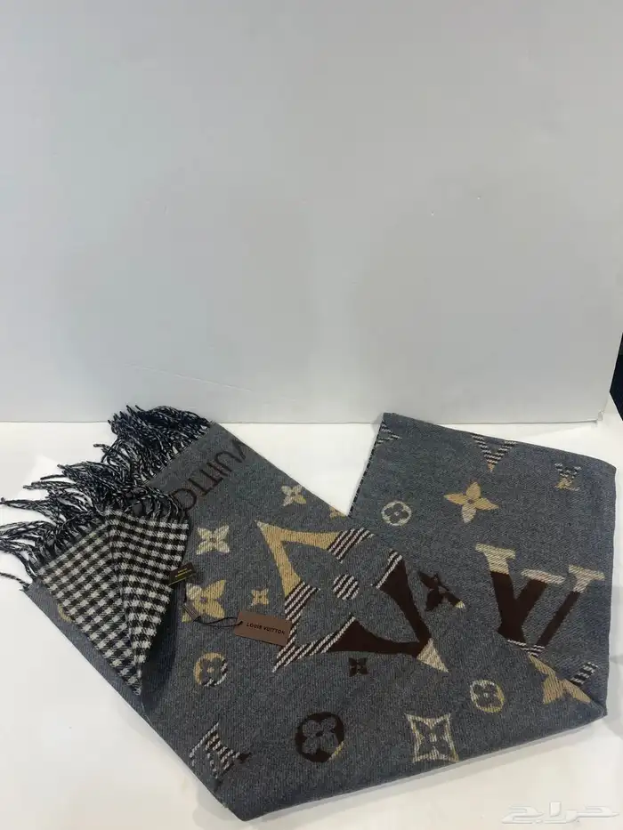 شالات الشتاء من عده البراندات العالميه متوفره الان 43