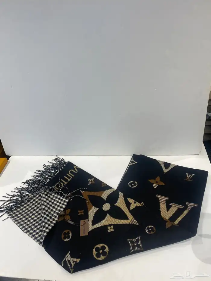 شالات الشتاء من عده البراندات العالميه متوفره الان 42