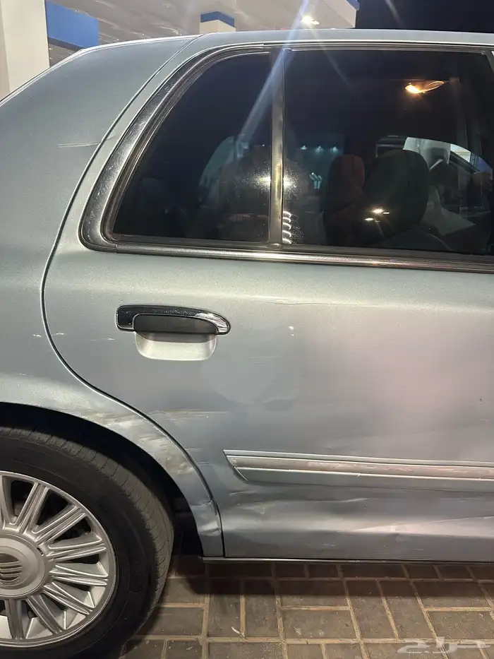 للبيع فورد ماركيز شريته ماشي 5000 بدي وكاله 3