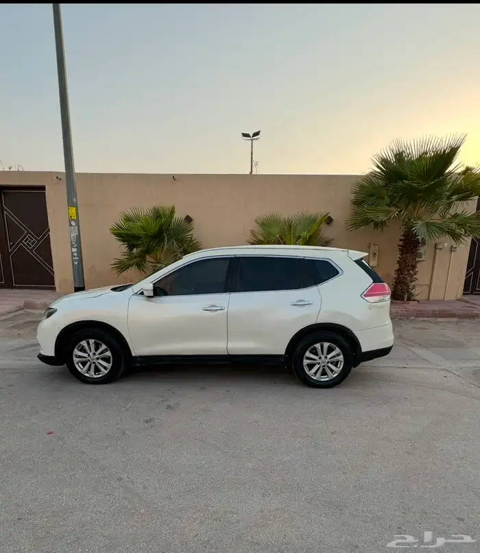 اكس تريل 2015 ابيض 4