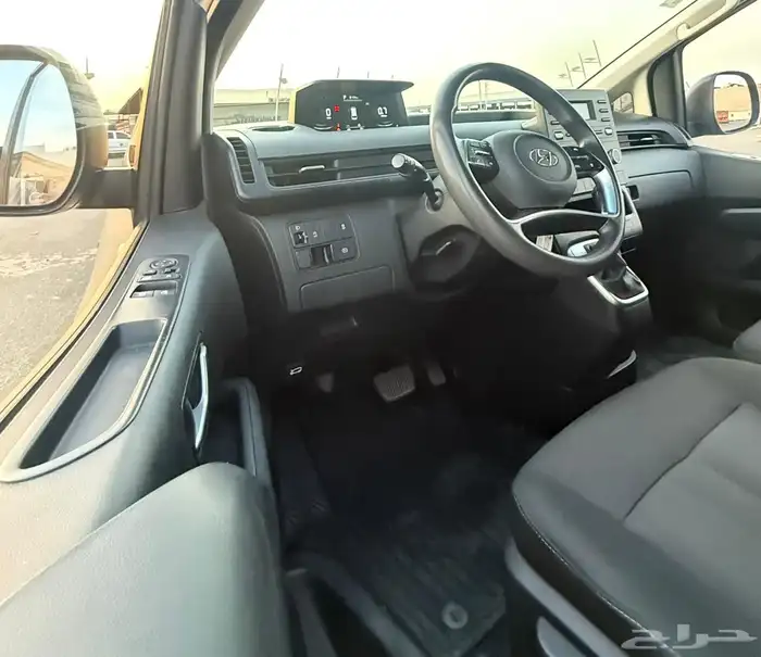 هونداي استاريا 2022 ديزل 12 راكب شبه جديد للبيع 18