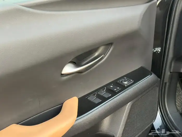 لكزس UX200 2023 18