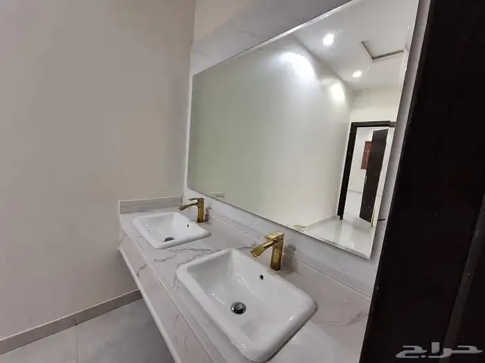 للايجار فله درج داخلي بحي الرمال 3