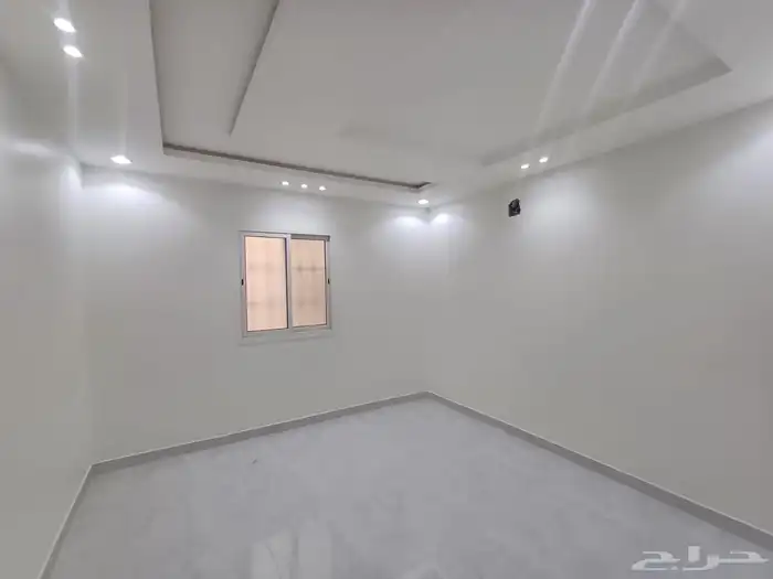 للايجار فله درج داخلي بحي الرمال 27