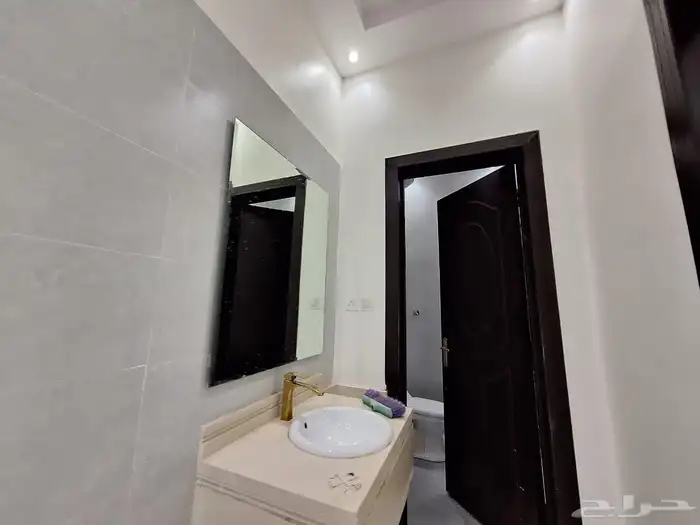 للايجار فله درج داخلي بحي الرمال 4