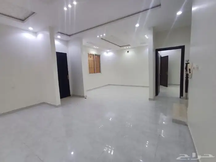 للايجار فله درج داخلي بحي الرمال 23