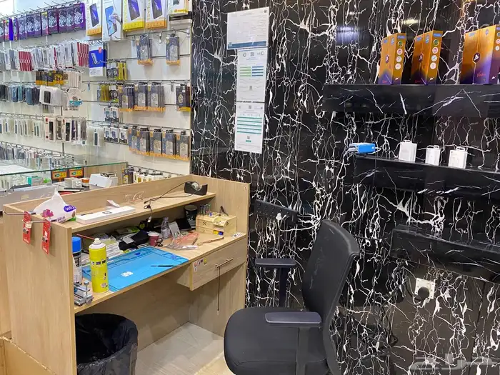 للتقبيل محل اتصالات بمجمع العزيزية بيشة 2