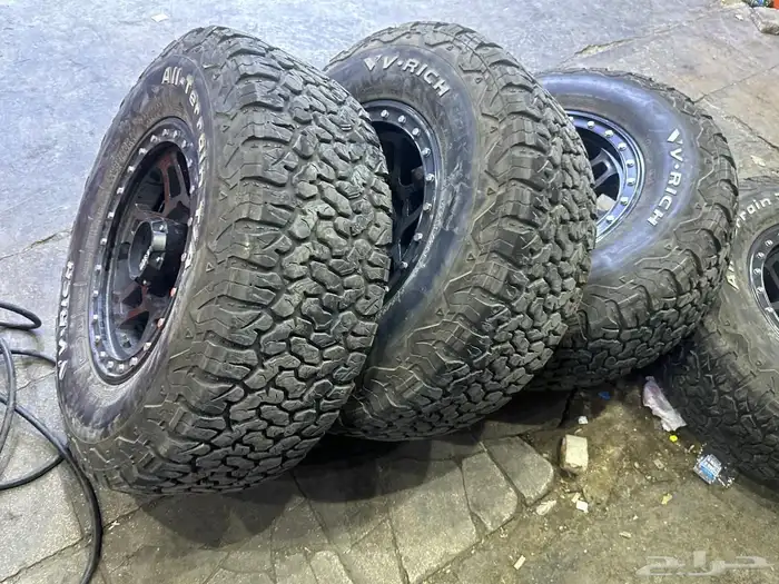 جنوط ميثود 8 مسمار مع كفرات نص حجري مقاس 17 جمس 7