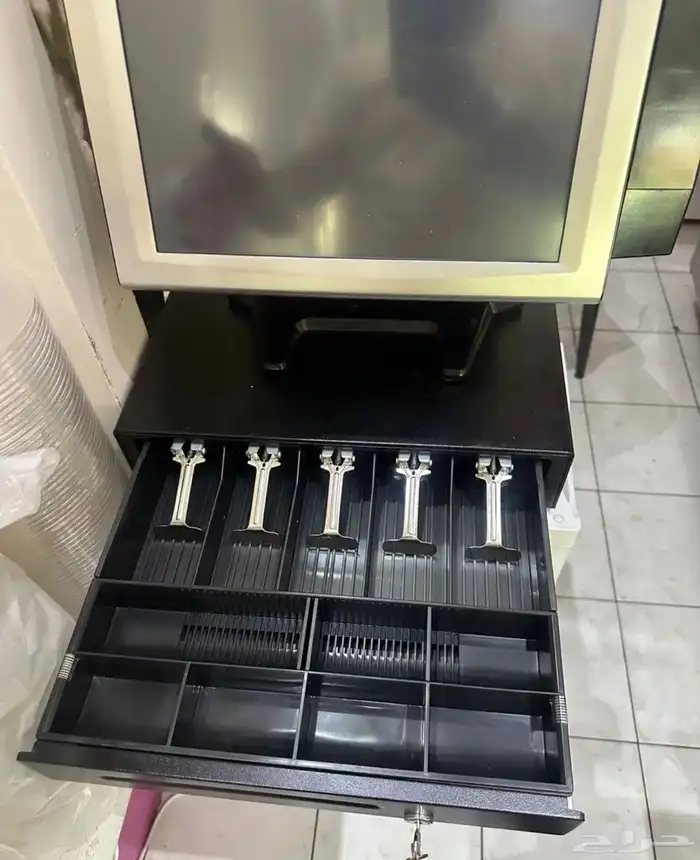 اغراض محل للبيع 1