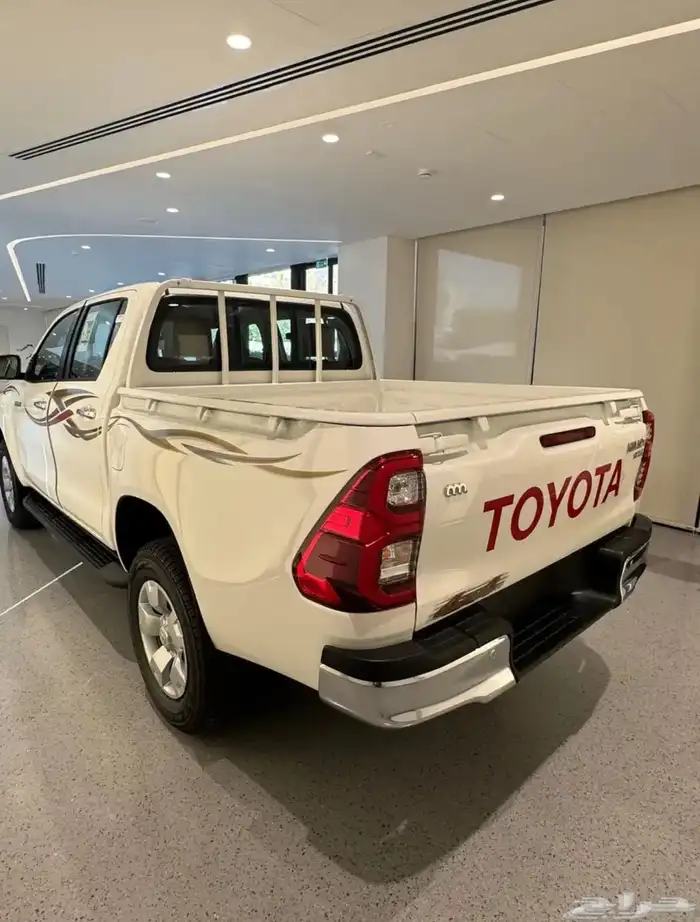 هايلكس دبل بنزين خليجي قير عادي 2025 اقل سعر 126 الف 2