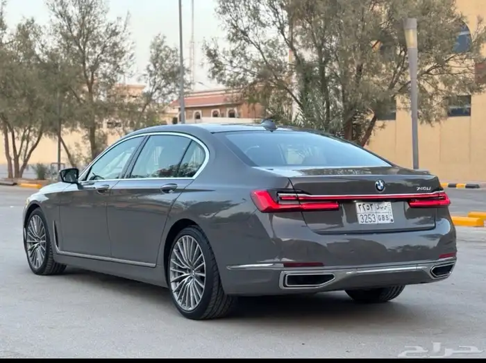 بي ام دبليو 2021 740li 4