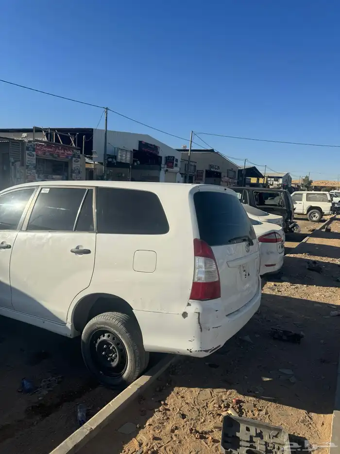 انوفا مصدومه للبيع 4