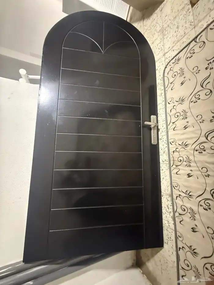 باب مجلس خشب نظيف جدآ 2