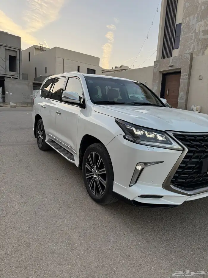 تم البيع تم البيع لكزس LX 2016 عداد 128 شرط 18