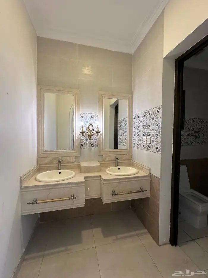 للايجار فيلا كبيرة موؤثثة في حي الشعلة 6