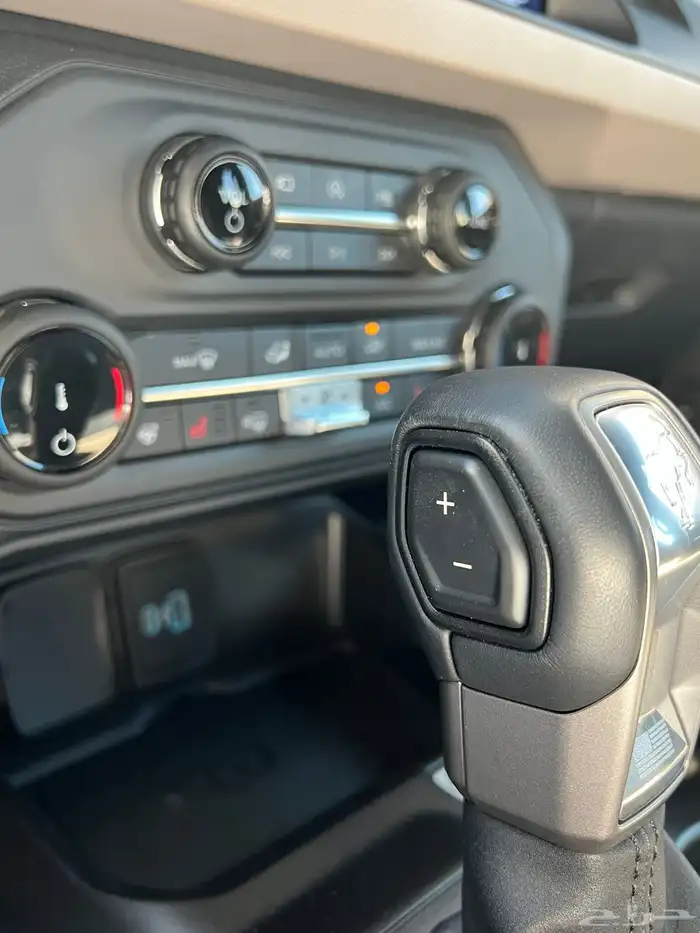 فورد برونكو 2022 نظيف جدا 12