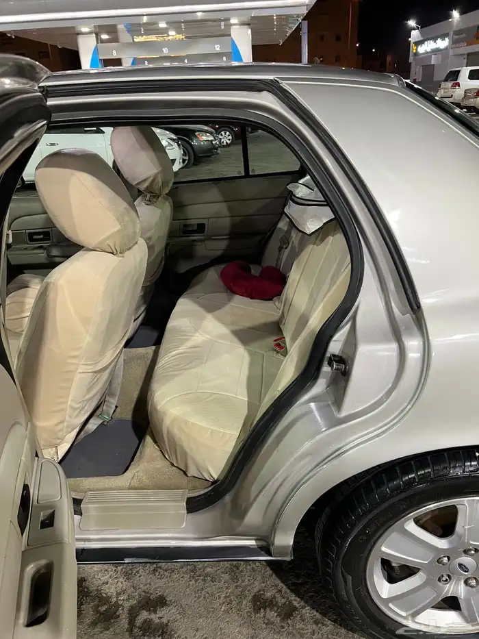 فورد كروان فكتوريا 4