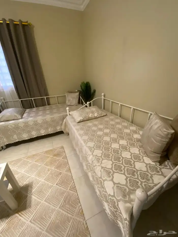 كراسي منزليه وطاوله شاشه 0