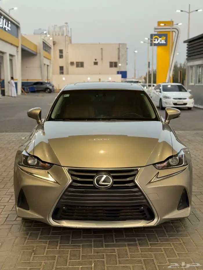 للبيع لكزس is300 موديل 2018 وكاله 1